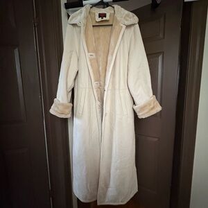 Gallery Cream Plush Robe